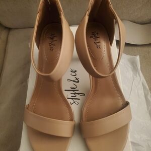 Style & Co. Women's Tan Sandals